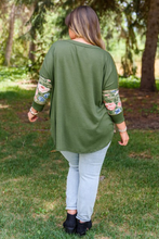 Load image into Gallery viewer, Plus Size Floral Patchwork Top
